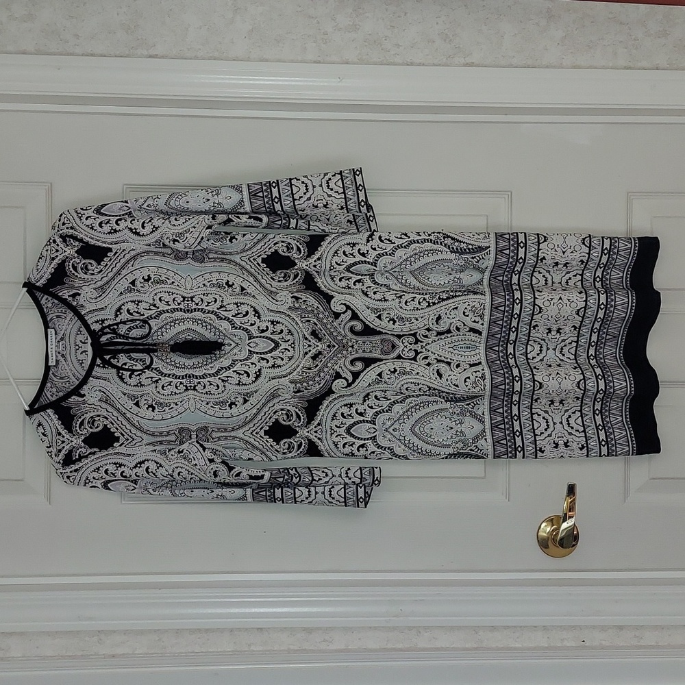 Sandra A. Darren Multi-colored Paisley Tribal Froral Design Medi Dress Size 6..